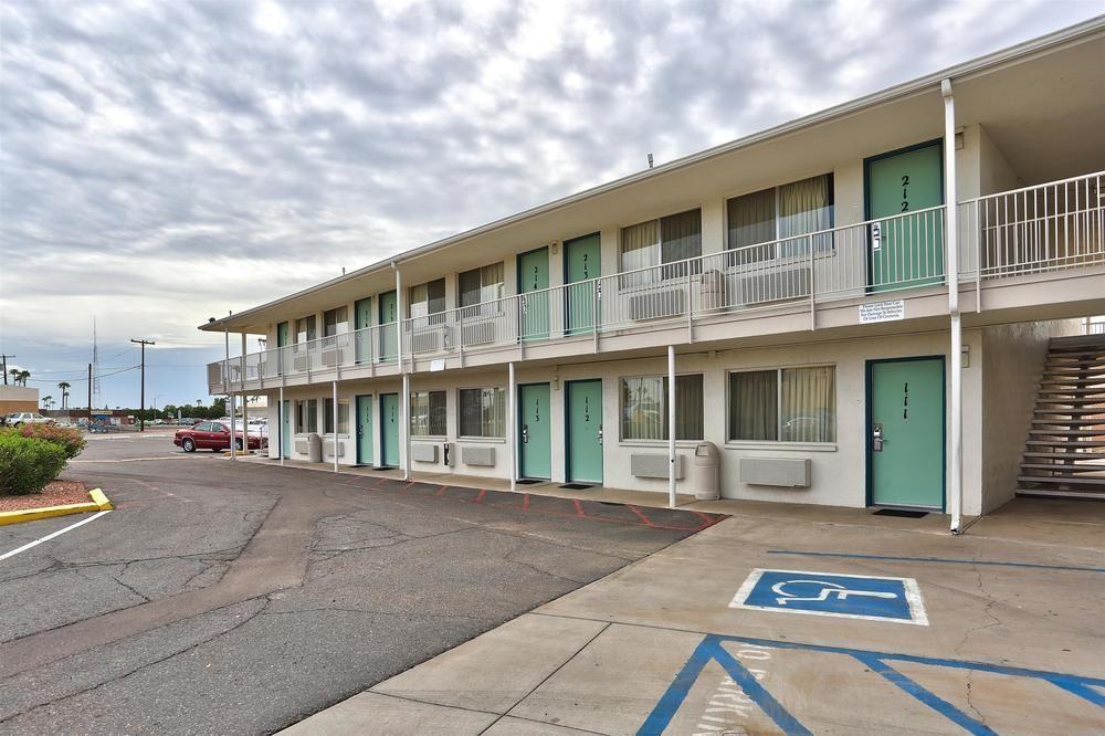 Motel 6-Youngtown, Az - Phoenix - Sun City Eksteriør billede