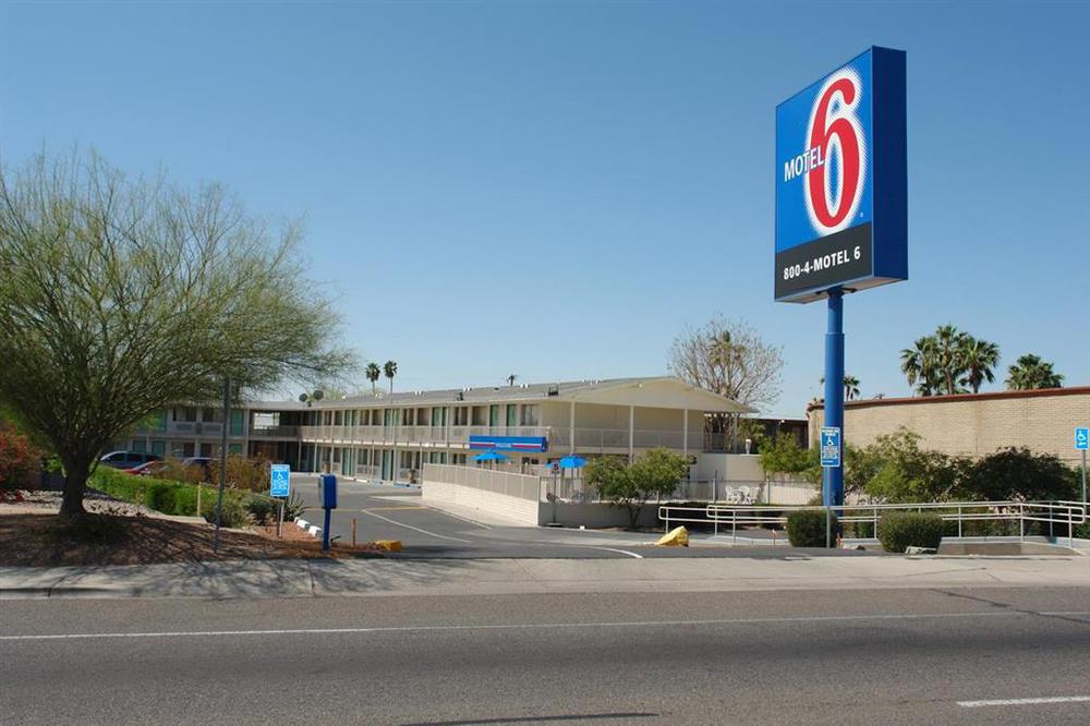 Motel 6-Youngtown, Az - Phoenix - Sun City Eksteriør billede