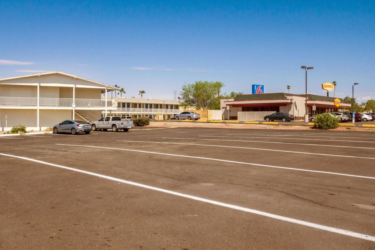 Motel 6-Youngtown, Az - Phoenix - Sun City Eksteriør billede